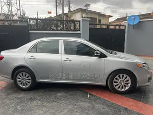 Toyota Corolla 2010 Silver