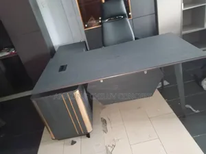 Modern Executive Office Desk – Premium Wooden Workstation