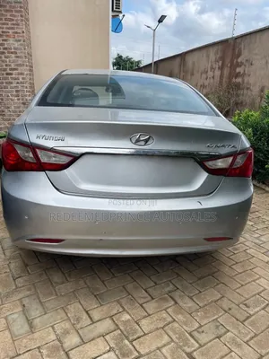 Hyundai Sonata GLS Sedan FWD (2.4L 4cyl 6A) 2011 Silver