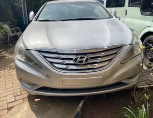 Hyundai Sonata GLS Sedan FWD (2.4L 4cyl 6A) 2012 Silver
