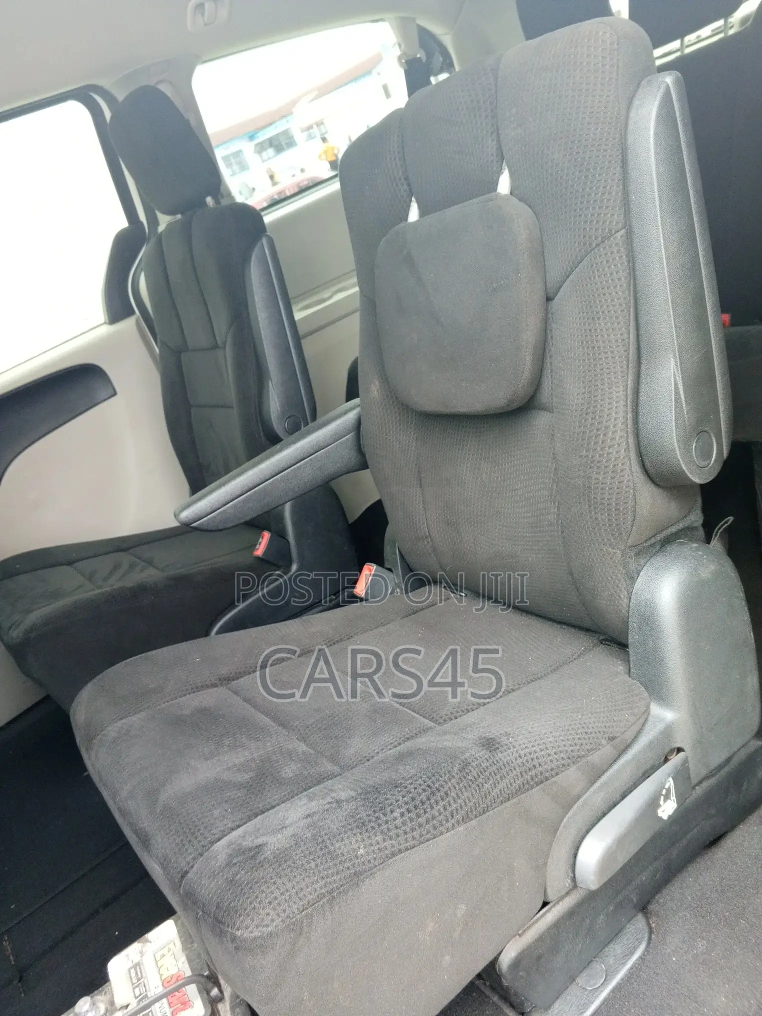 Dodge Caravan 2012 White
