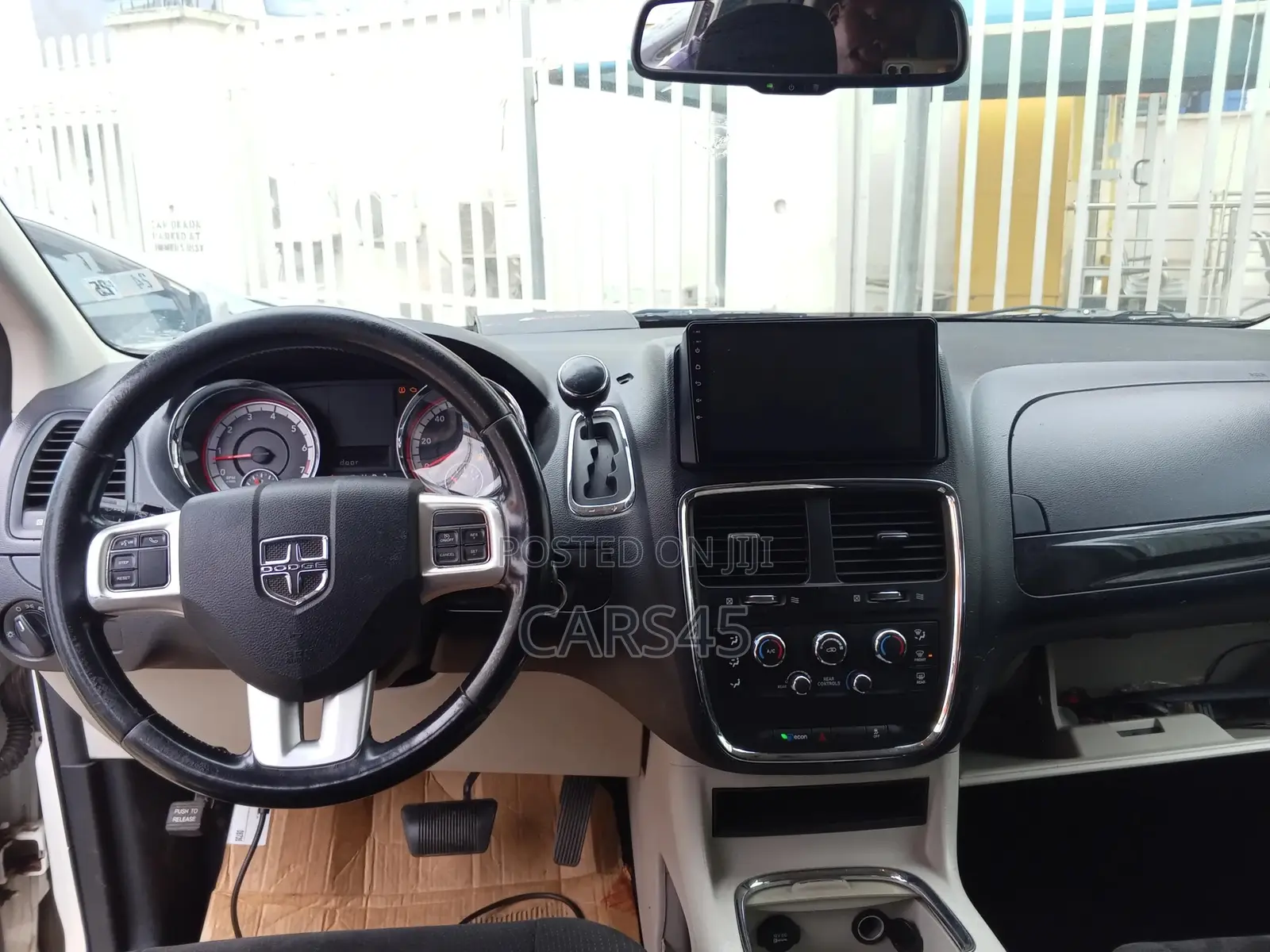 Dodge Caravan 2012 White