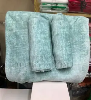 Cozy Lightweight AC Blanket With 2 Pillowcase Included