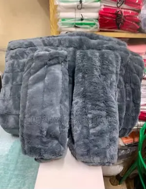Cozy Lightweight AC Blanket With 2 Pillowcase Included