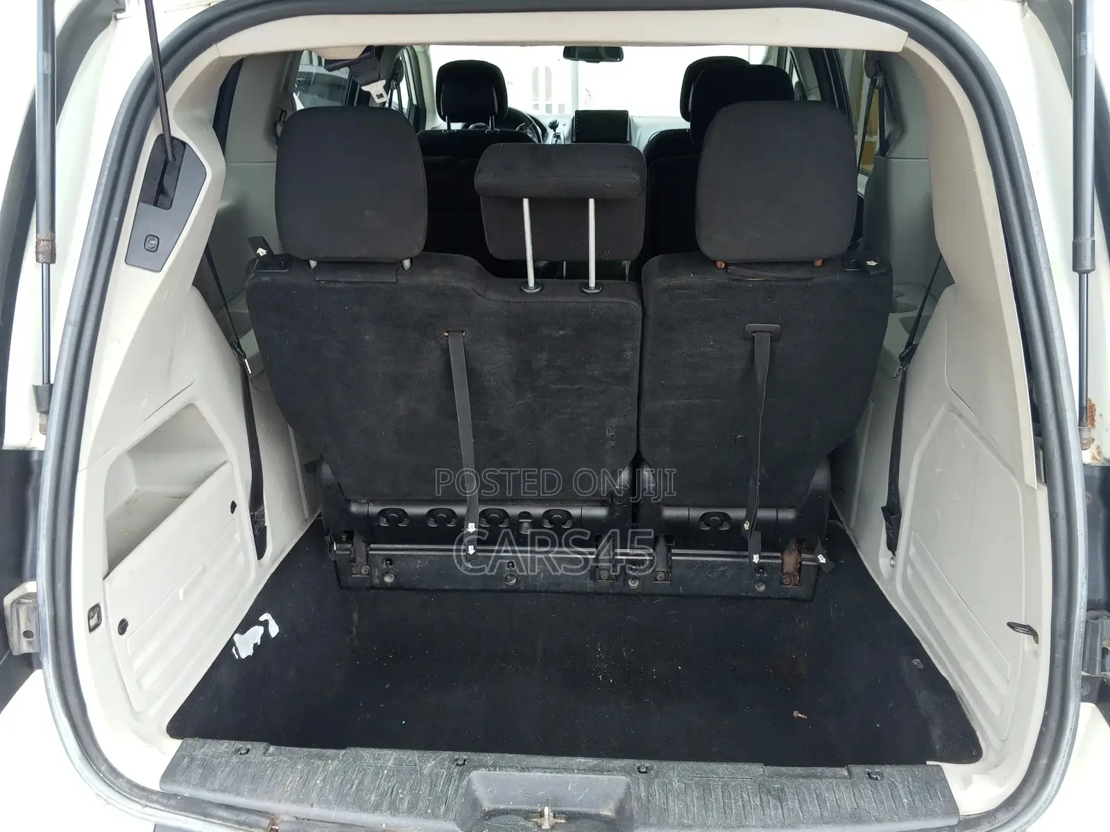 Dodge Caravan 2012 White