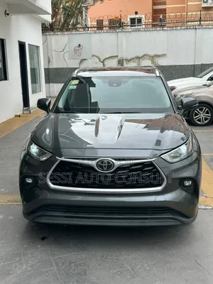 Toyota Highlander XLE 2021 Gray