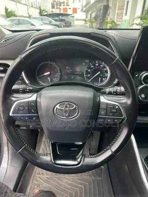 Toyota Highlander XLE 2021 Gray