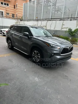 Toyota Highlander XLE 2021 Gray