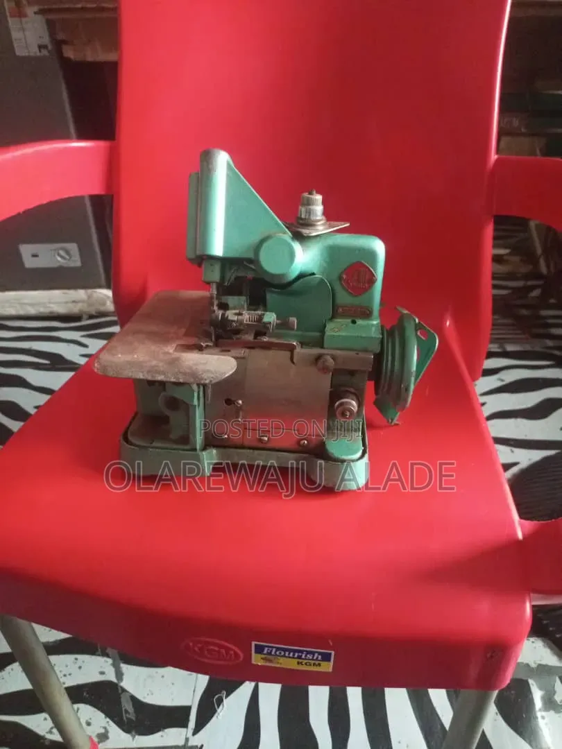 Overlocking Weeping Machine