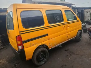 Suzuki Every 2018 Yellow