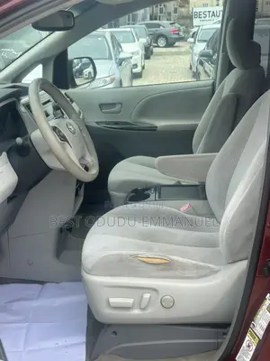 Toyota Sienna 2013 Red