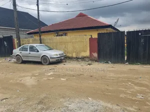8bdrm Bungalow in Ifako-Gbagada for sale