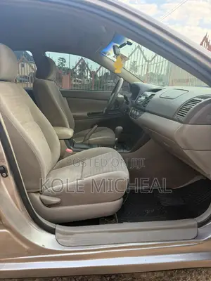 Toyota Camry 2005 Gold