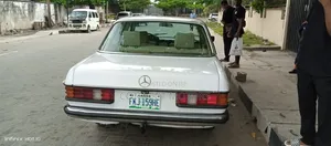 Mercedes-Benz 200 1990 White
