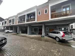 4bdrm Duplex in Harris Drive By Vgc for rent