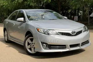 Toyota Camry SE 4dr Sedan (2.5L 4cyl 6A) 2014 Silver