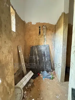 1bdrm Block of Flats in Sabo for sale