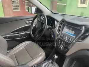 Hyundai Santa Fe GLS 4dr SUV AWD (3.3L 6cyl 6A) 2014 Silver