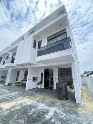 3bdrm Duplex in Ikota for sale