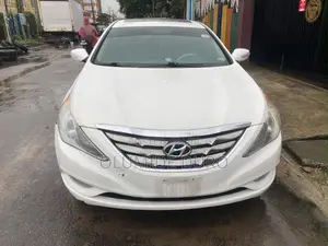 Hyundai Sonata Limited Sedan FWD (2.4L 4cyl 6A) 2011 White