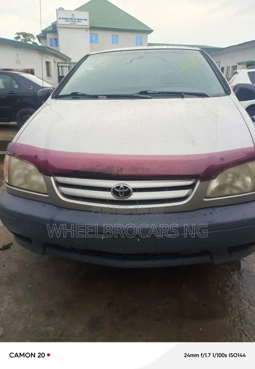 Toyota Sienna CE 2003 Silver