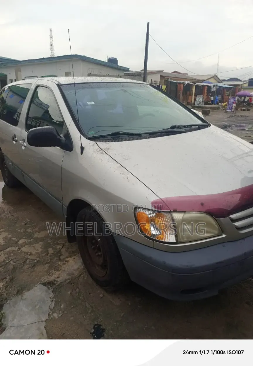 Toyota Sienna CE 2003 Silver