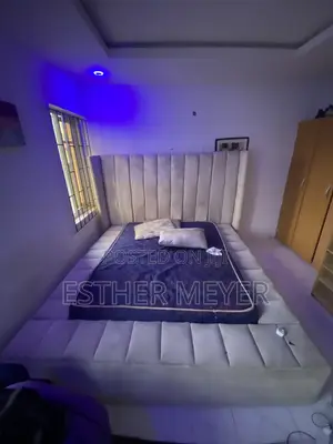 Luxury *5by6* Velvet Bed Stand With Bed