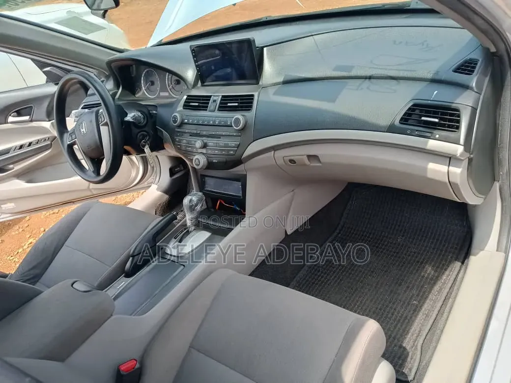 Honda Accord 2.0 Estate Automatic 2012 Silver