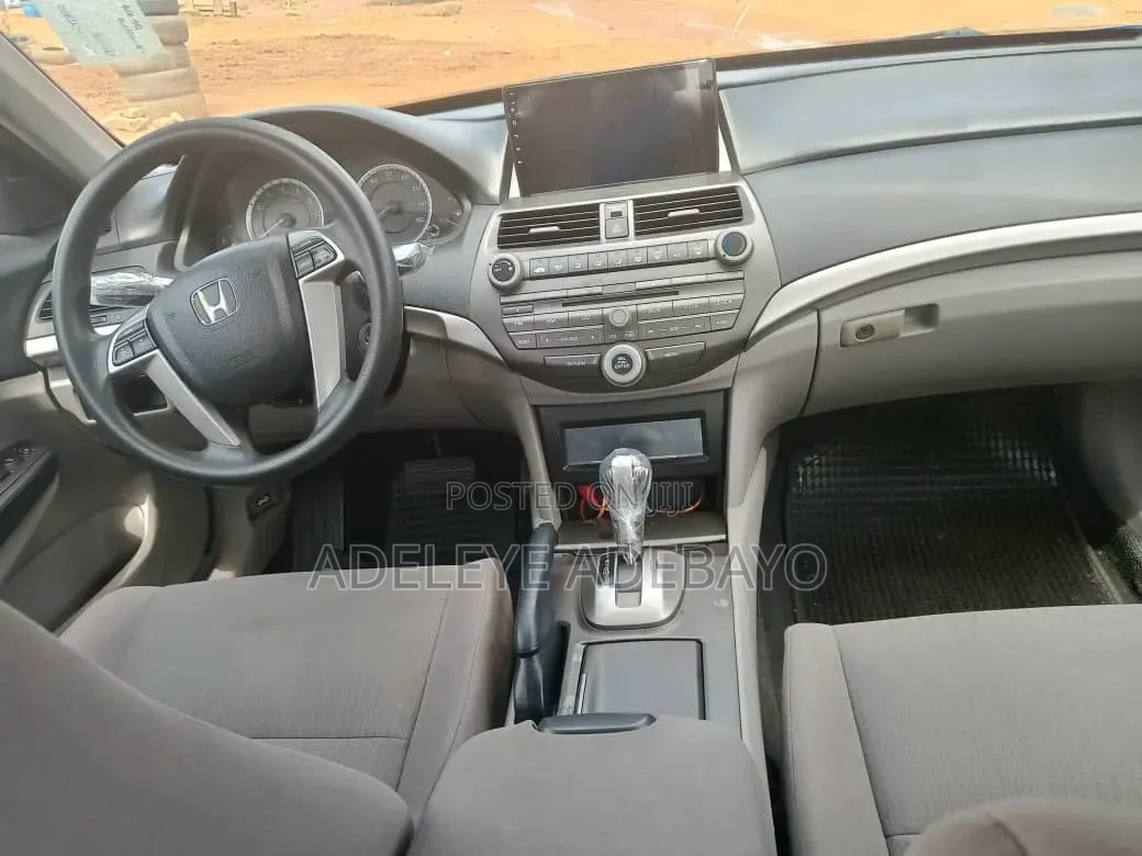 Honda Accord 2.0 Estate Automatic 2012 Silver