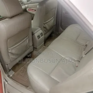 Toyota Camry XLE 4dr Sedan (2.4L 4cyl 5A) 2006 Gold
