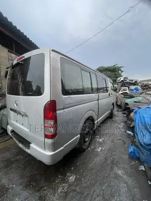 Toyota HiAce 2015 Silver