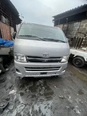 Toyota HiAce 2015 Silver