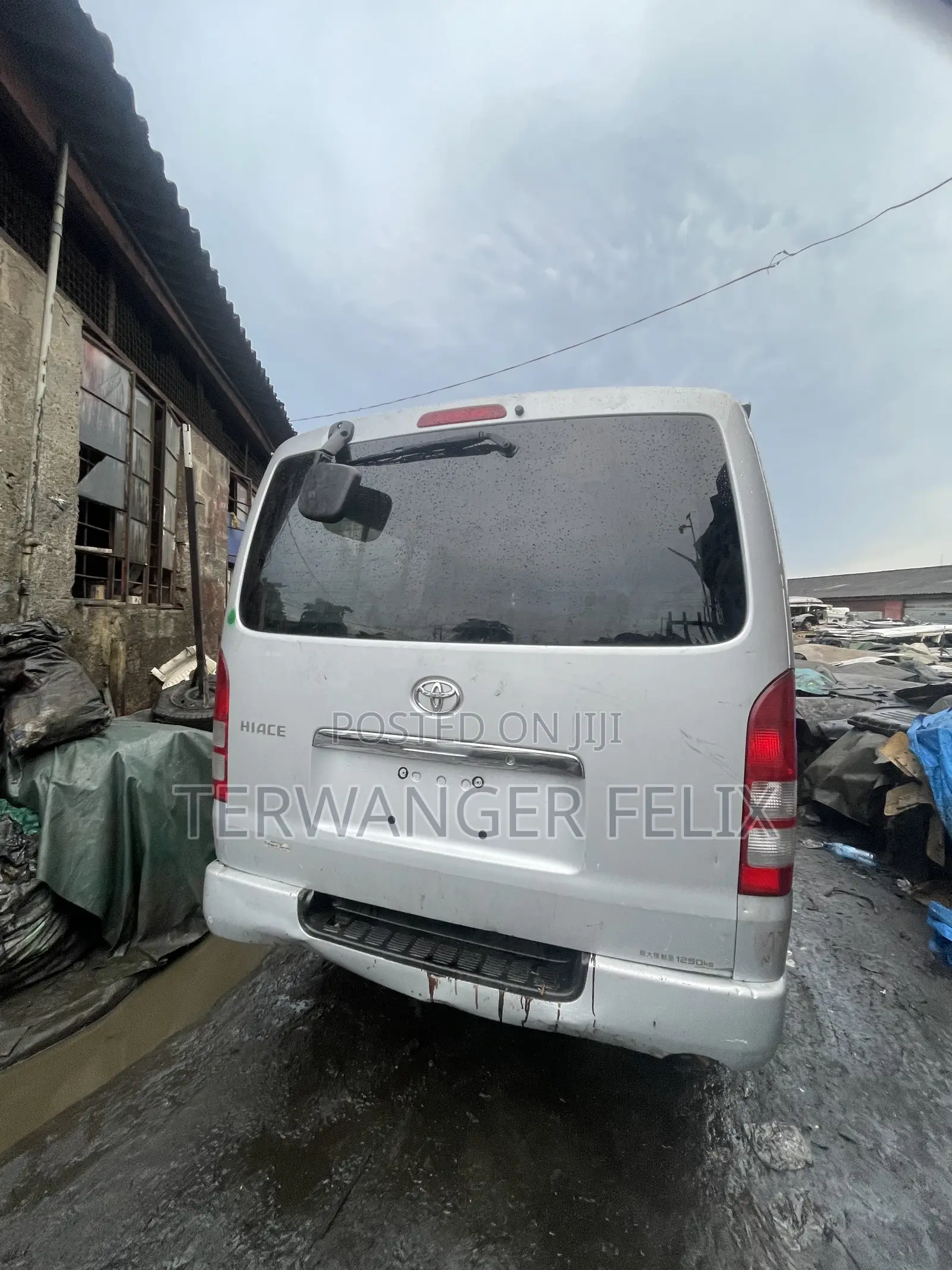 Toyota HiAce 2015 Silver