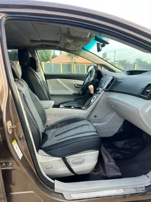 Toyota Venza AWD 2012 Gold