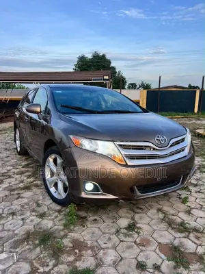 Toyota Venza AWD 2012 Gold