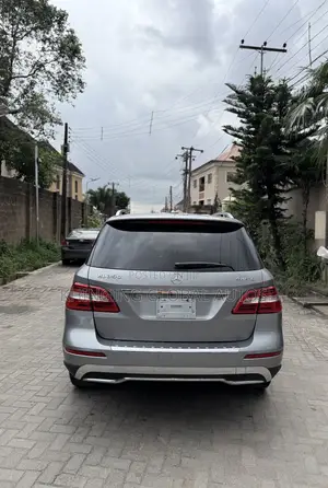 Mercedes-Benz M Class ML350 4MATIC 4dr SUV AWD (3.5L 6cyl 7A) 2015 Gray