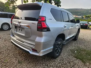 Toyota Land Cruiser Prado 2024 Silver