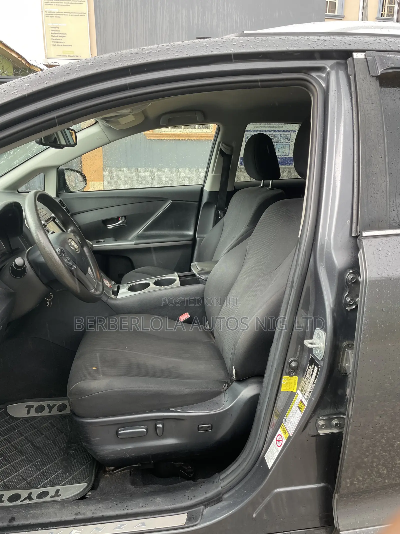 Toyota Venza LE 2012 Gray