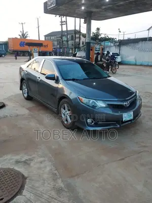 Toyota Camry SE 4dr Sedan (2.5L 4cyl 6A) 2013 Gray