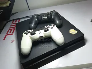 PS 4 Slim+2 Pad+1 God of War Disc