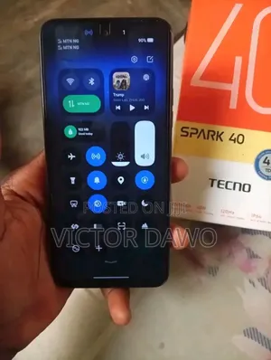Tecno Spark 40 128 GB Silver