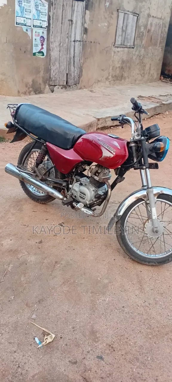 Bajaj Boxer 2024 Red