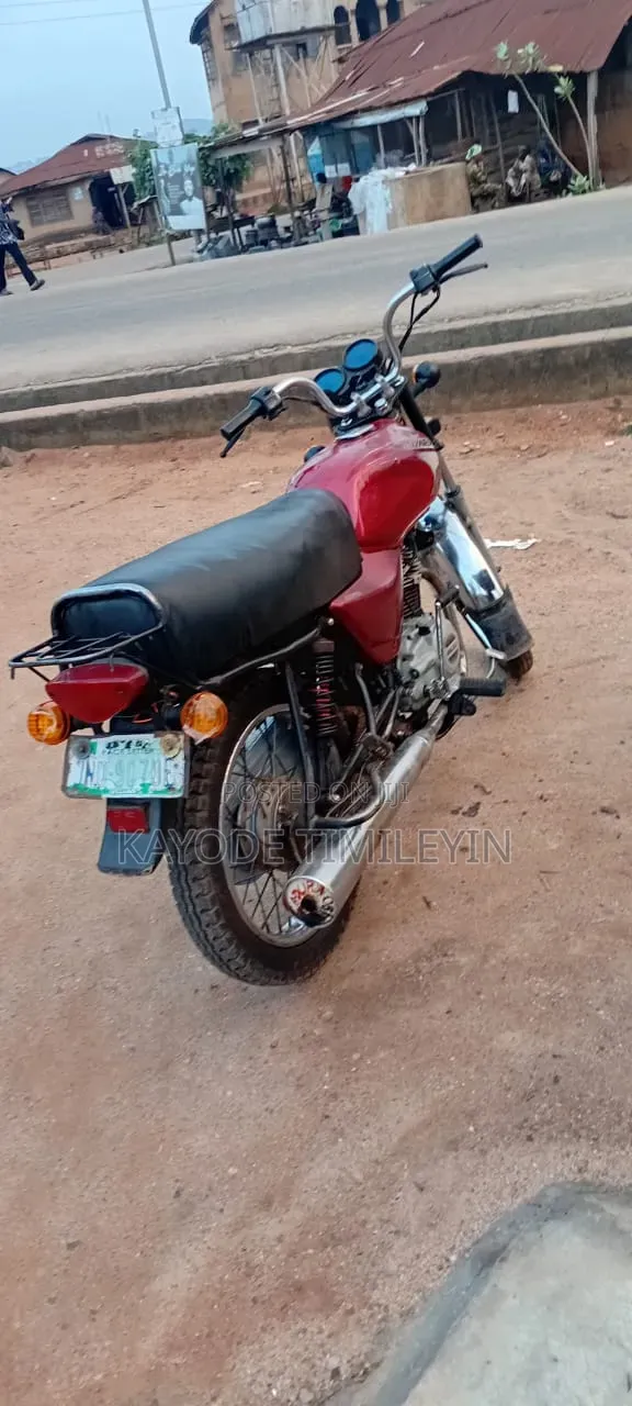 Bajaj Boxer 2024 Red