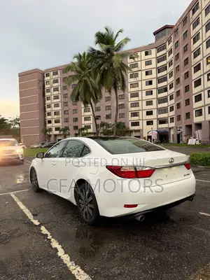 Lexus ES 350 FWD 2013 White