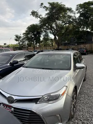 Toyota Avalon XLE Premium Sedan FWD (3.5L 6cyl 6A) 2017 Silver