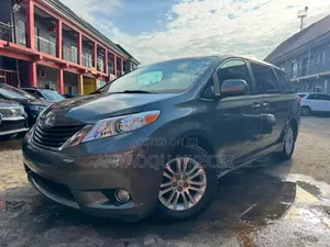 Toyota Sienna XLE 7 Passenger 2011