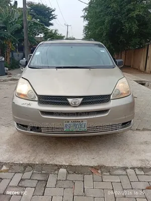 Toyota Sienna 2004 Gold