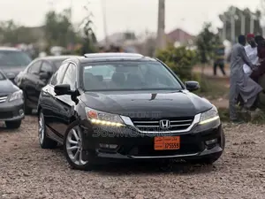 Honda Accord Touring 4dr Sedan FWD (3.5L 6cyl 6A) 2013 Black