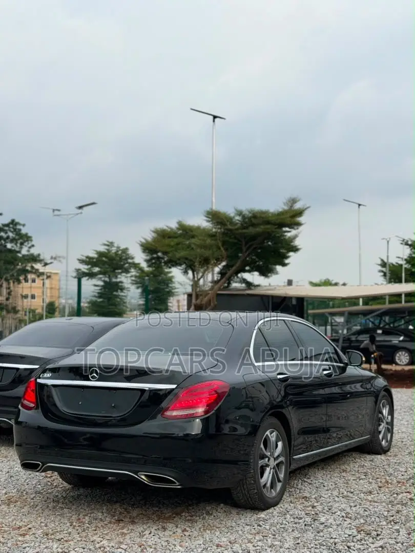 Mercedes-Benz C300 2016 Black