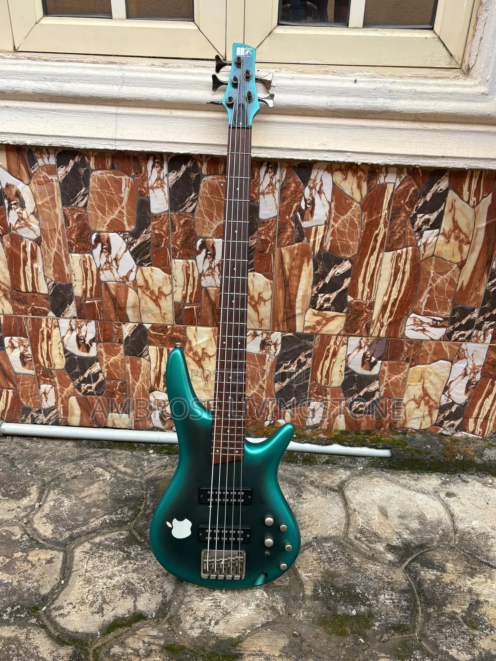 Ibanez SR305Eb
